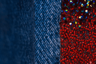 Détails d'une création de Kevin Germanier, blue jean et perles up-cyclés